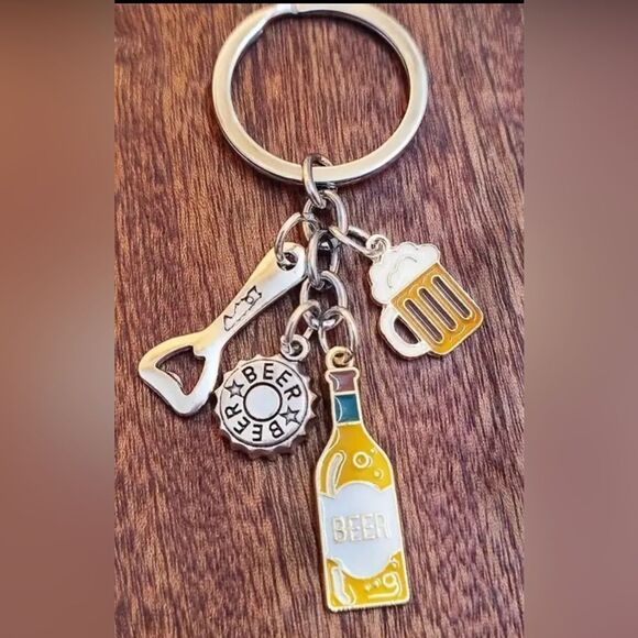 BAG CHARM Bottle of Beer and Mug and Cap Keychain - Picture 1 of 3